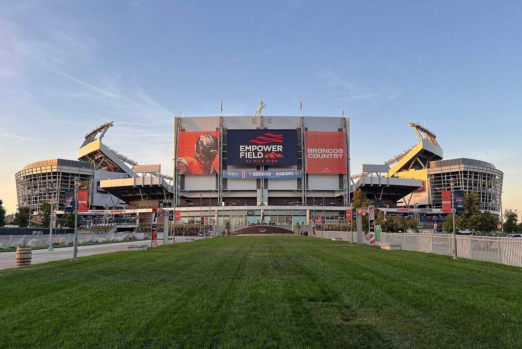 Empower Field at Mile High: Broncos Game Tips, Best Seats and More 6 Empower Field Tips
Photo Credit: Pdubs94 wikipedia