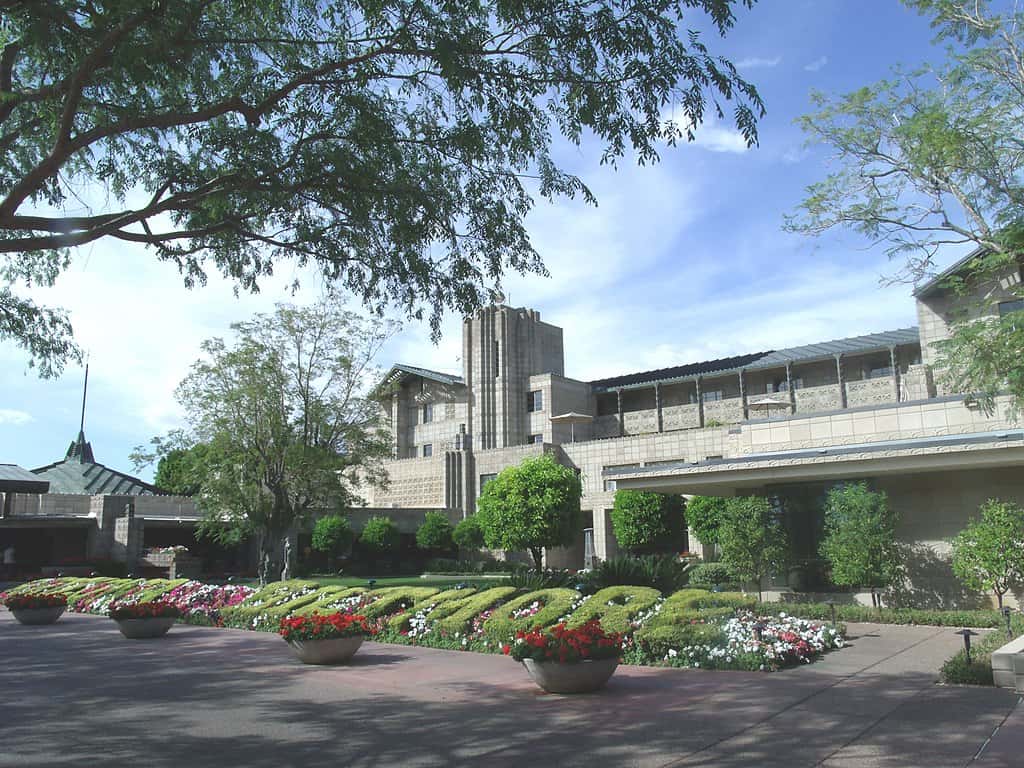 The Ultimate Travel Guide To State Farm Stadium (and the 2024 Final Four) Photo Credit marine 69-71 wikipedia