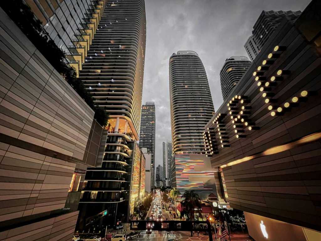 Restaurants and Bars Near Kaseya Center
Photo Credit: Ariel Tutillo Unsplash