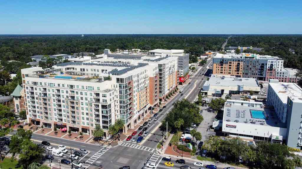 Ben Hill Griffin Stadium: Insider Tips, Best Seats at the Swamp 6 Florida Gators Football: A Travel Guide To The Swamp Photo Credit : Wikipedia Rbrko