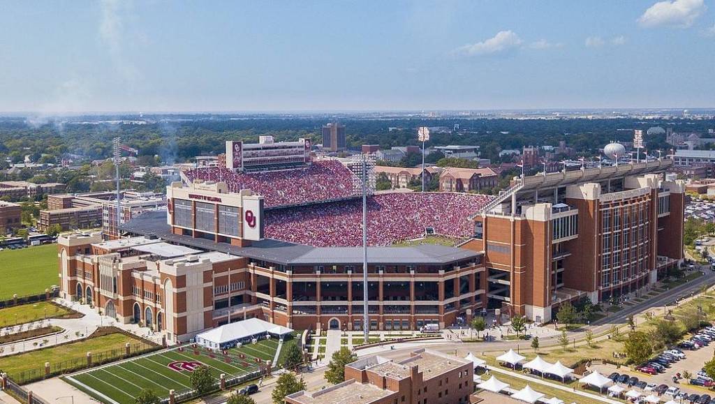 An SEC Travel Guide To Oklahoma Football In Norman Photo Credit Toniklemm Wikipedia