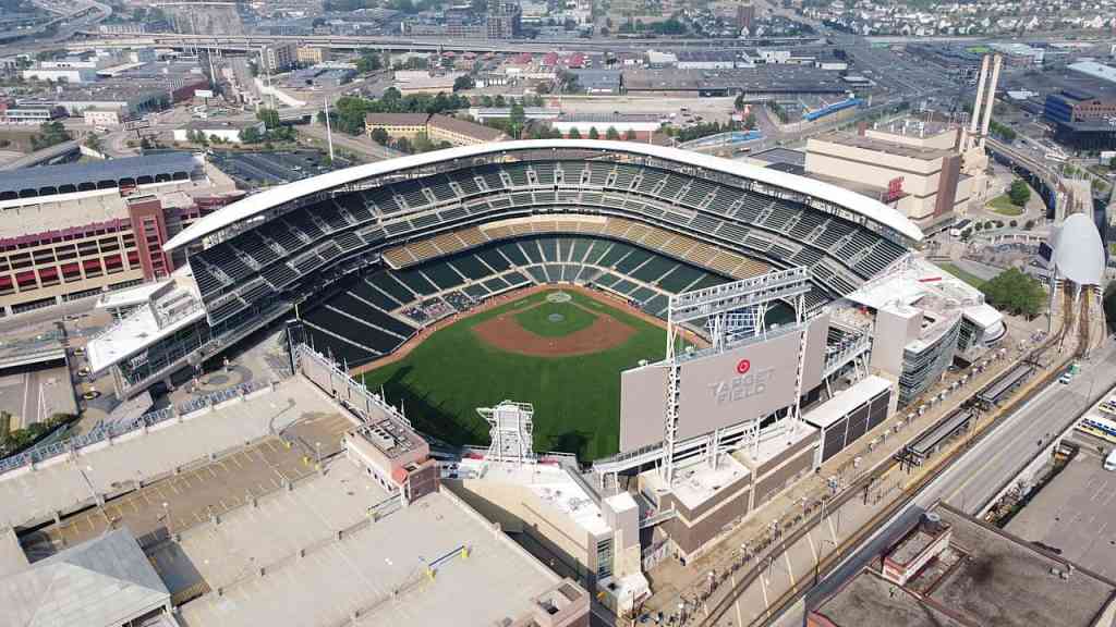 Target Field: A Minnesota Twins Gameday Guide Photo Credit; Lectrician2