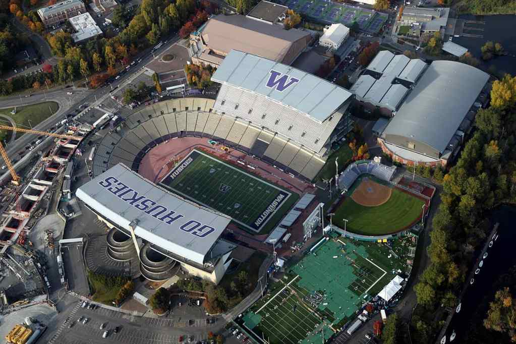 Husky Stadium Parking
Photo Credit: Jelson25 Wikipedia