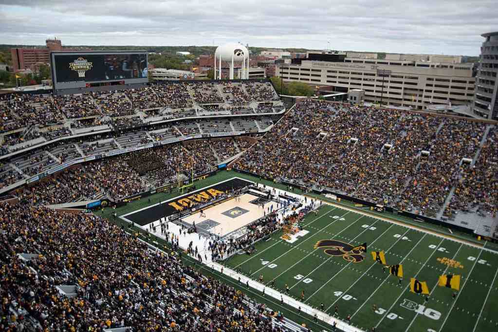 Hotels Near Kinnick Stadium